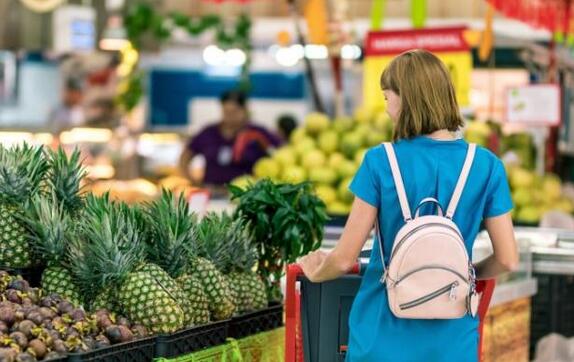 Por que os caixas automáticos nos supermercados são mais populares do que os manuais?